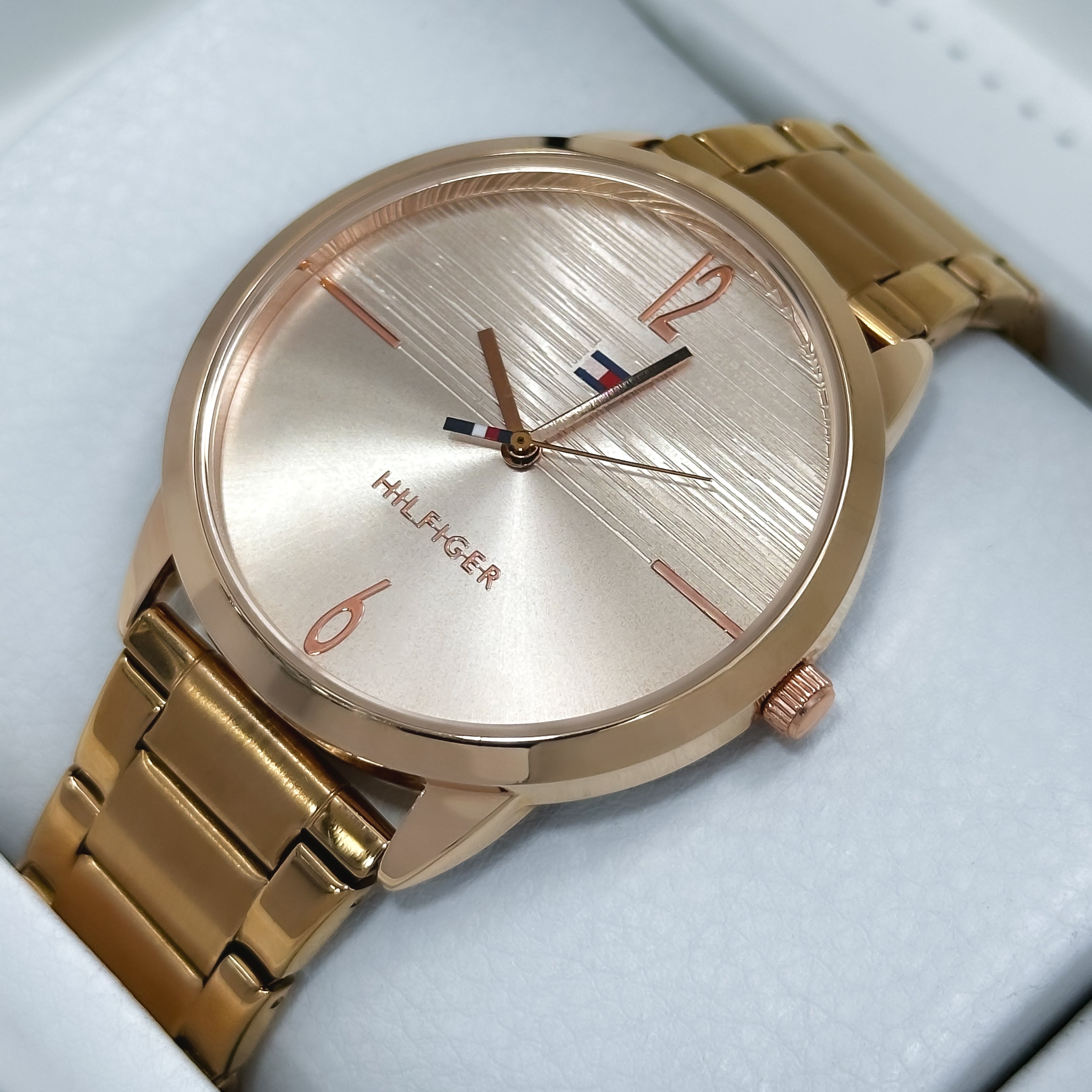 RELOJ TH DAMA METALICO