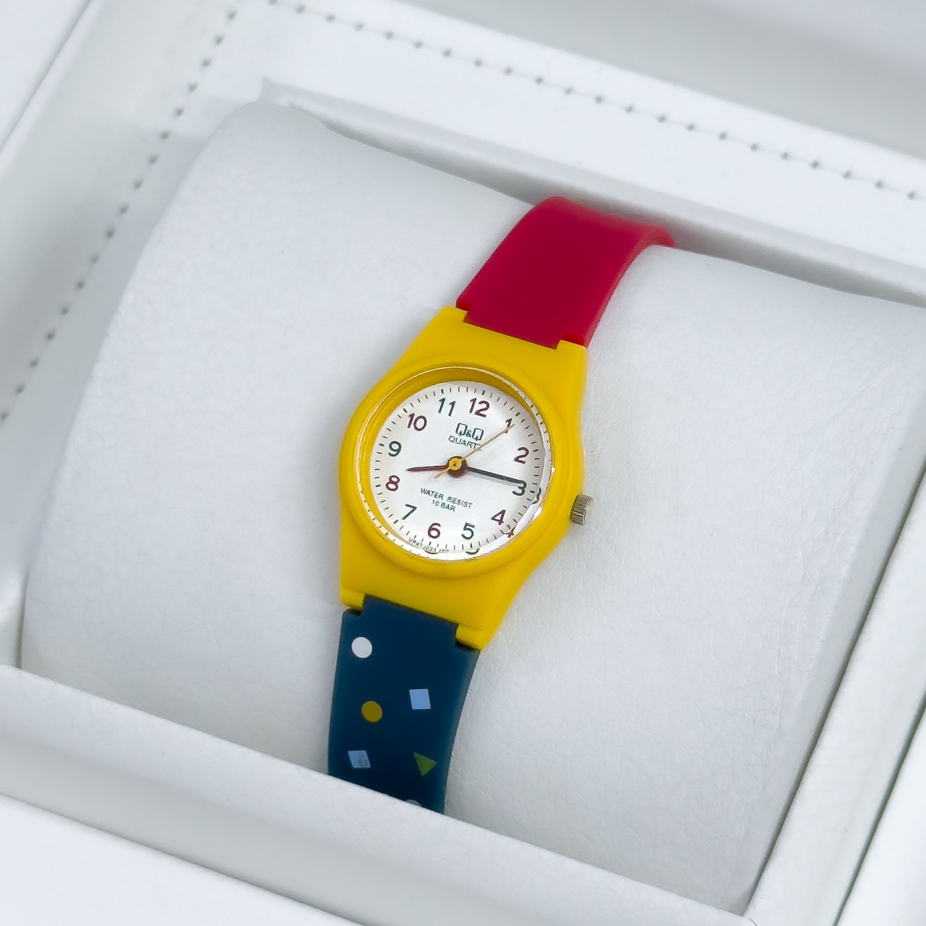 RELOJ Q&Q MULTICULOR