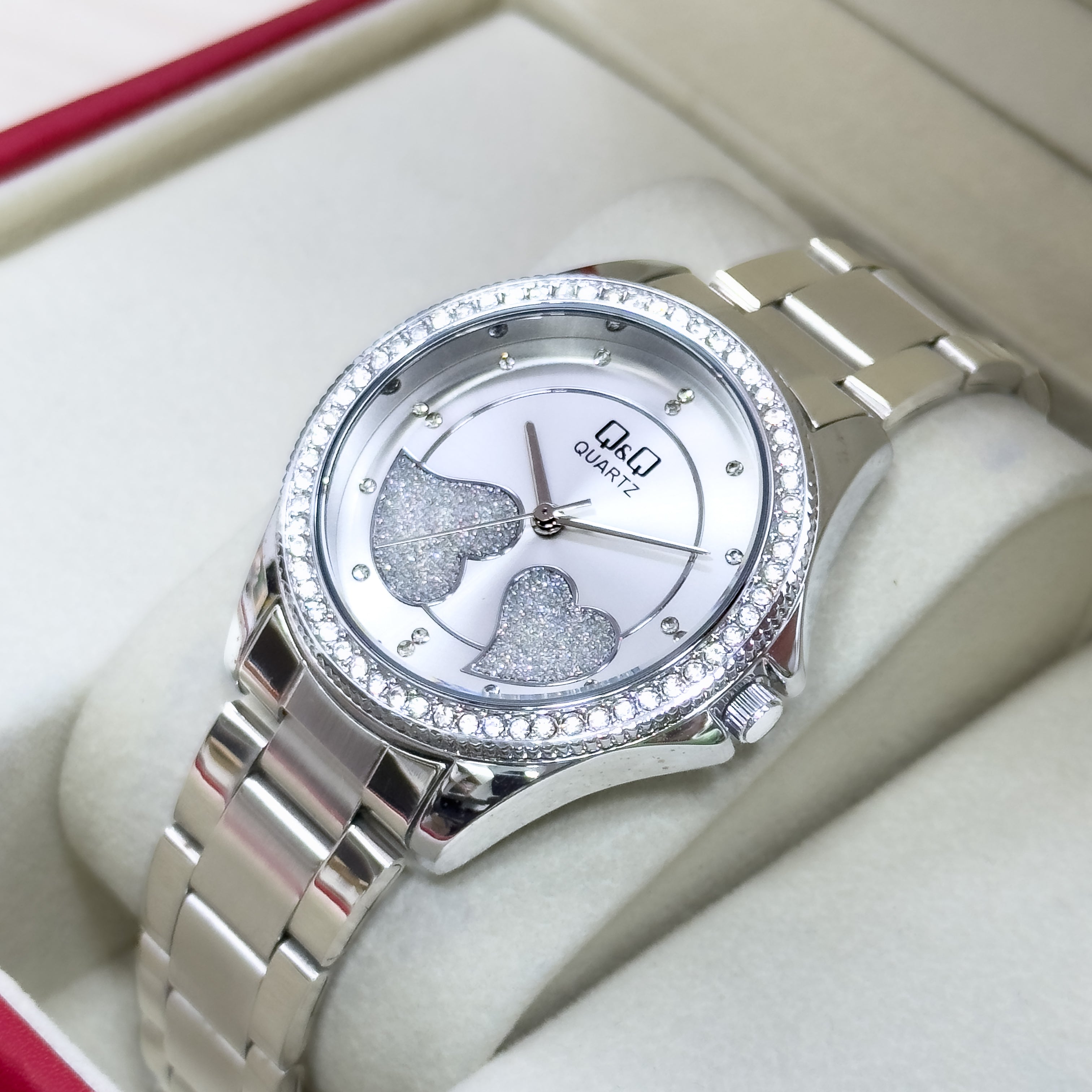 Reloj Q&Q CORAZONES METALICO