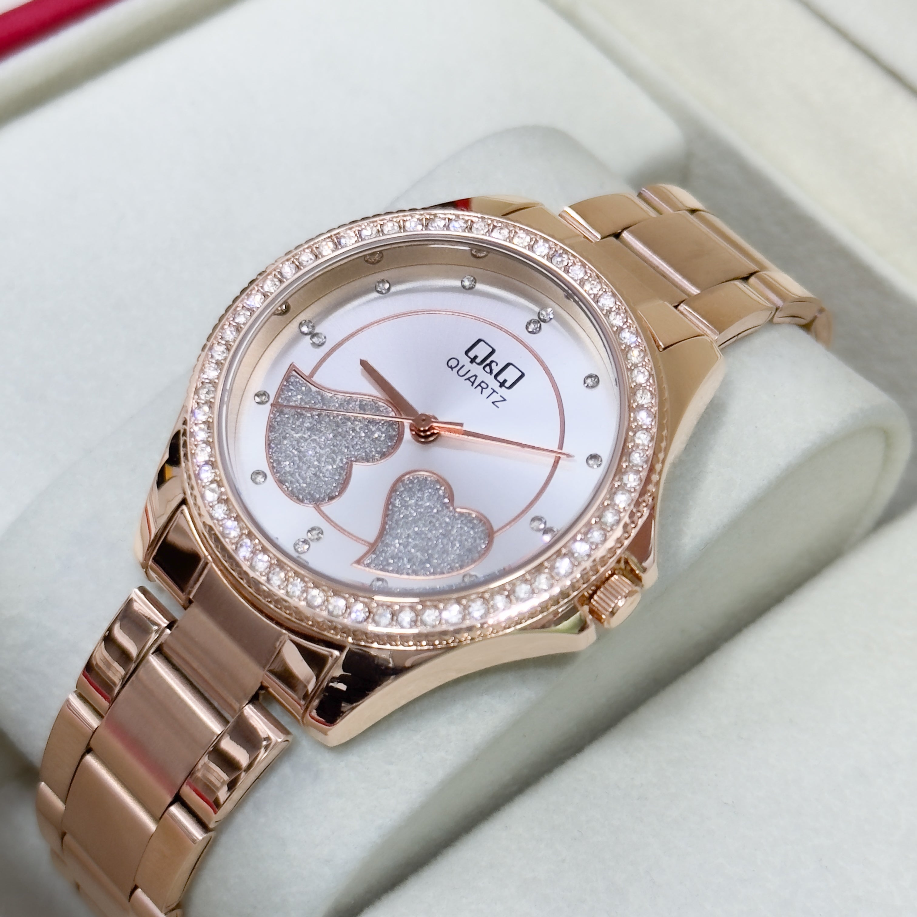Reloj Q&Q CORAZONES METALICO