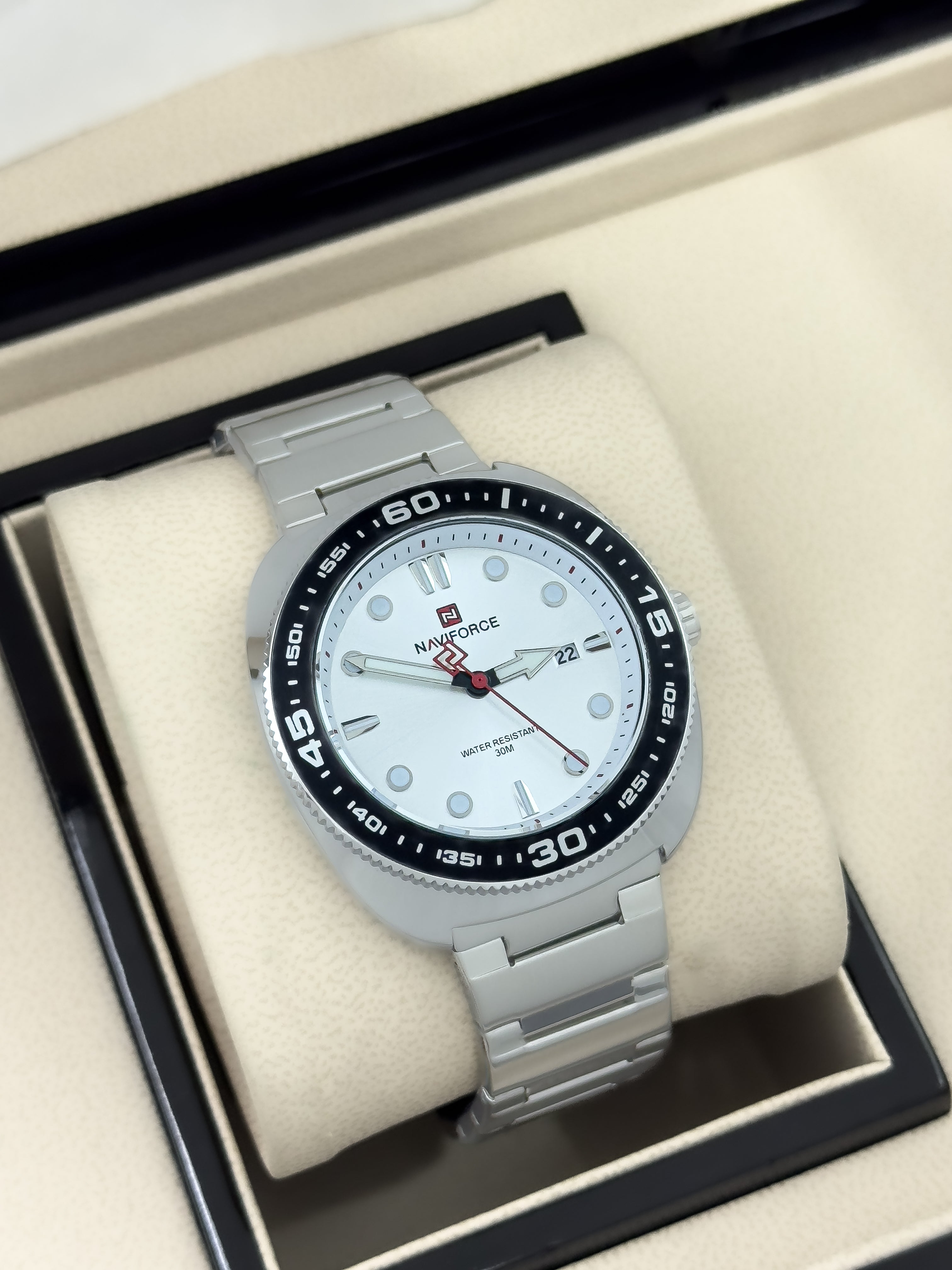 RELOJ NAVIFORCE STEEL PRO