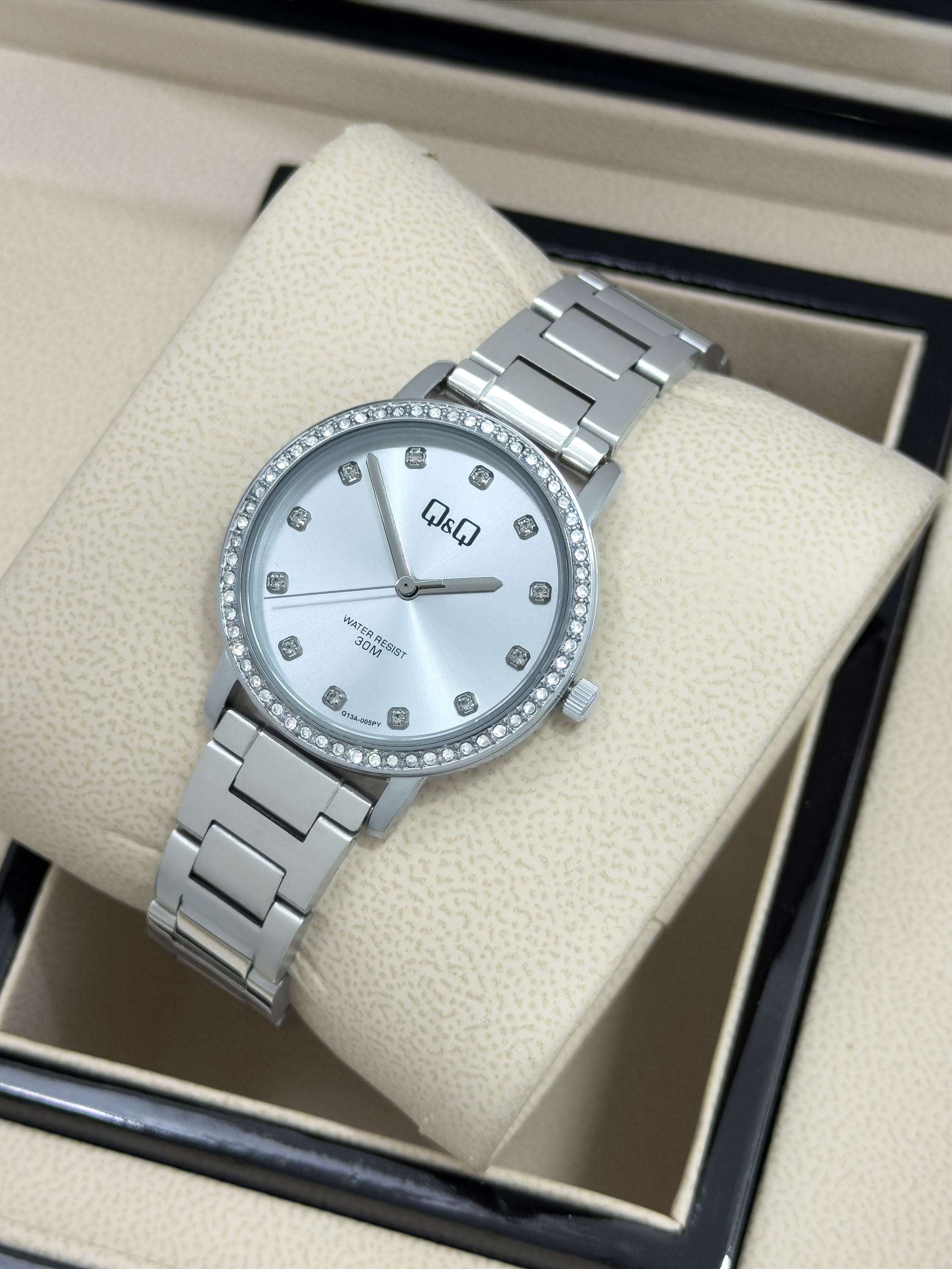 Reloj de Dama Q&Q Aura Radiante - Plata Hielo | 24K Relojes