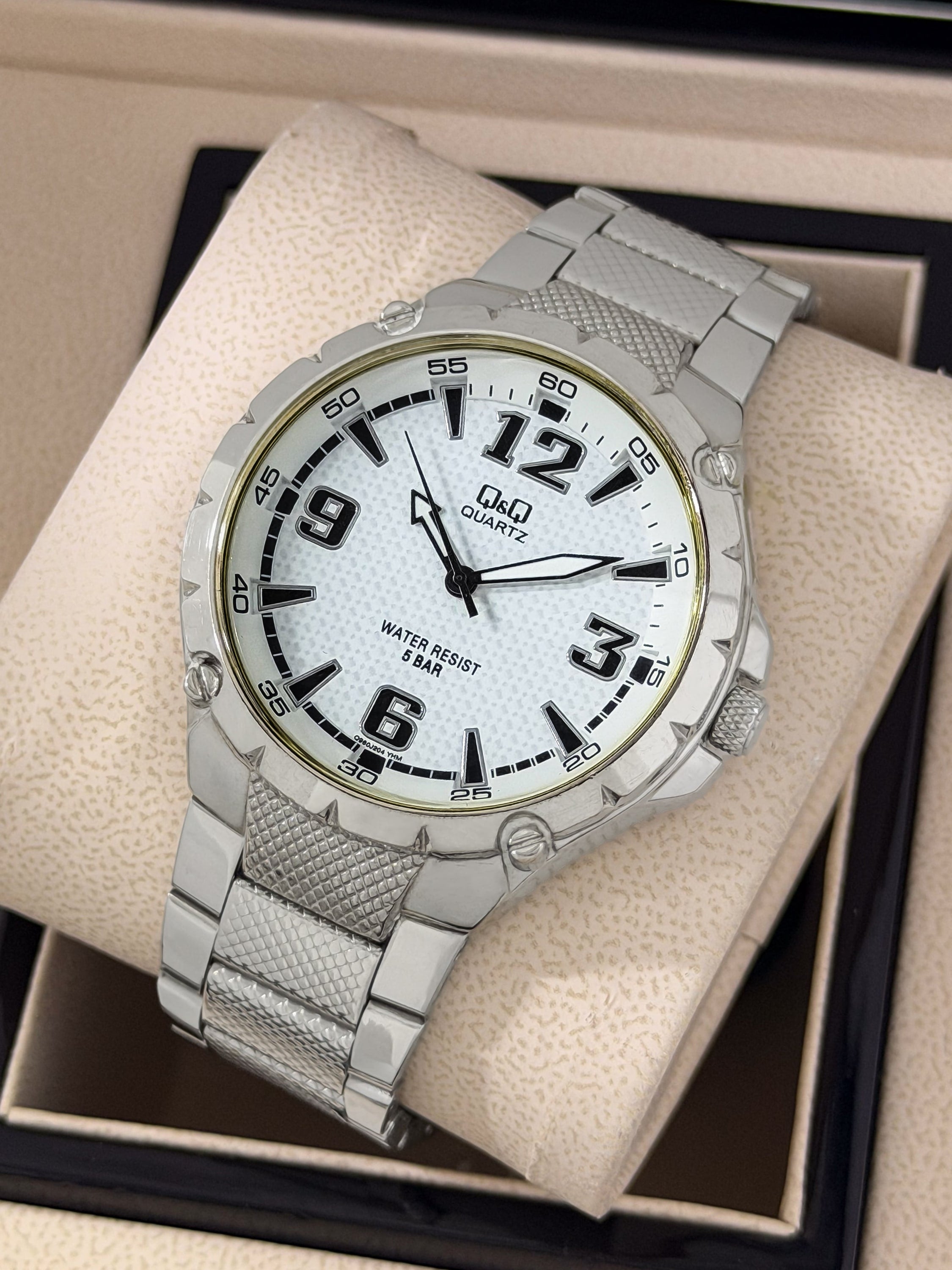 Q&Q Acero Explorer 5 BAR - Plata Relieve Mecánico | 24K Relojes