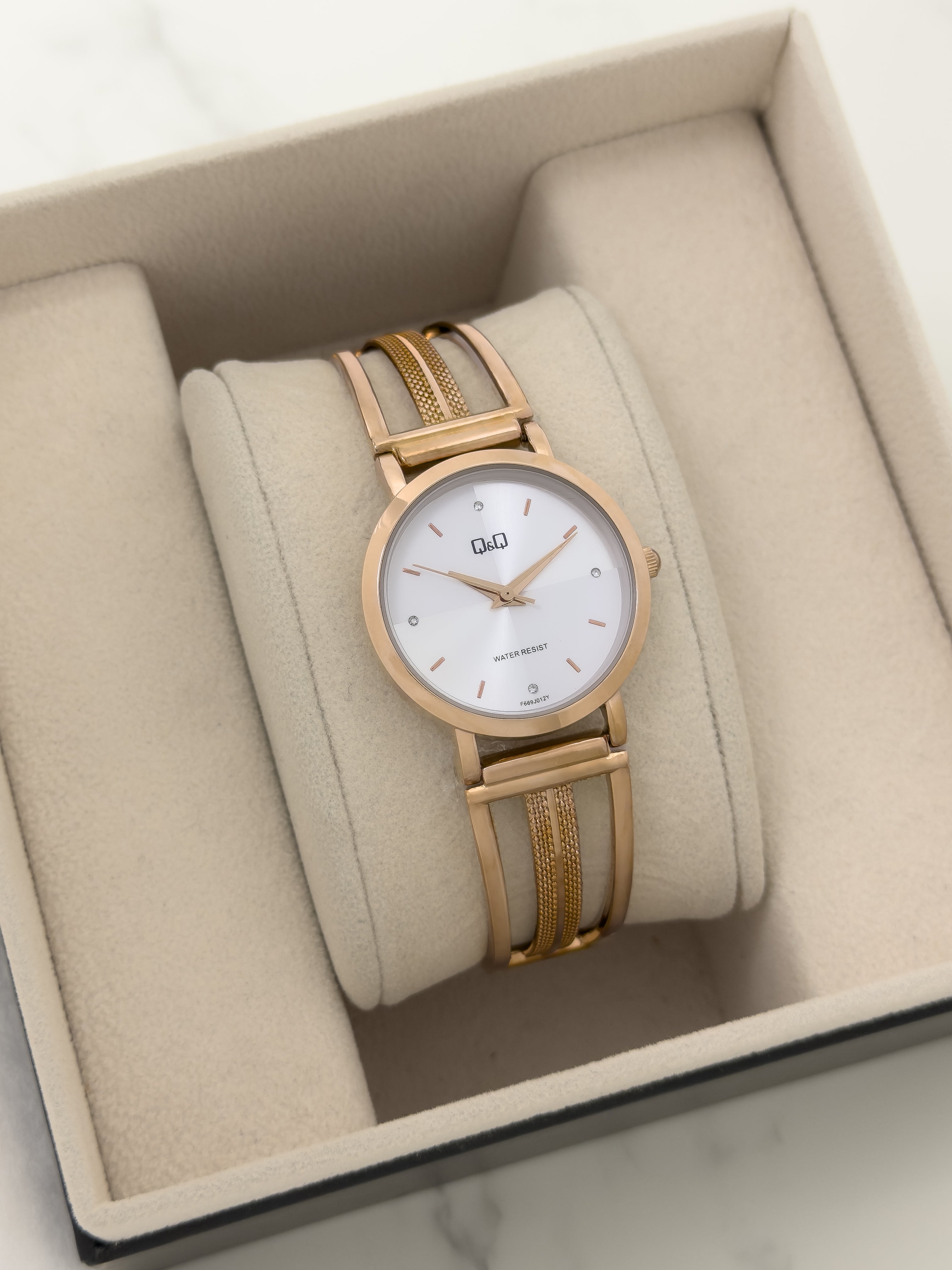 Reloj para Dama Brazalete Aura Fina
