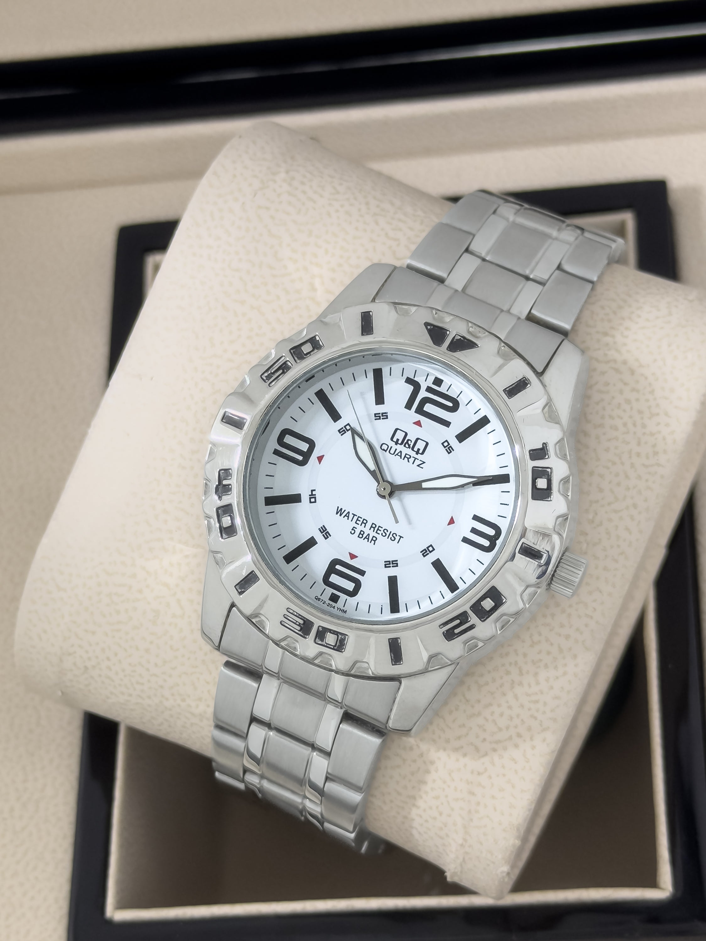 Q&Q Acero Explorer 5 BAR - Plata Deportivo Audaz | 24K Relojes