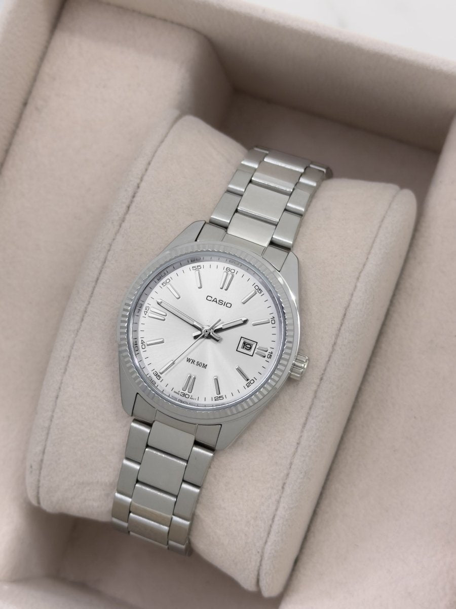 RELOJ CASIO DAMA LTP1302 NUMEROS ARABES - Relojes 24K