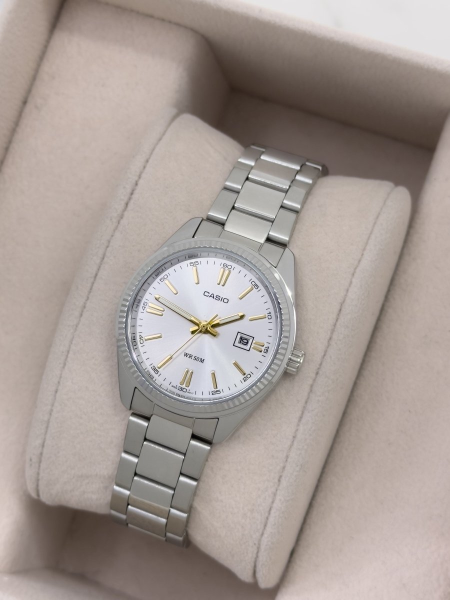 RELOJ CASIO DAMA LTP1302 NUMEROS ARABES - Relojes 24K